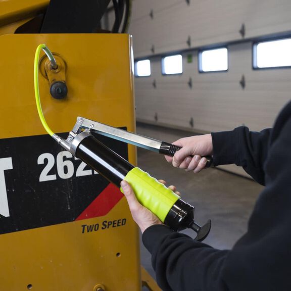 Flexzilla Heavy Duty Lever Action Grease Gun w Angled Extension Flexible Grease Hose image number 3