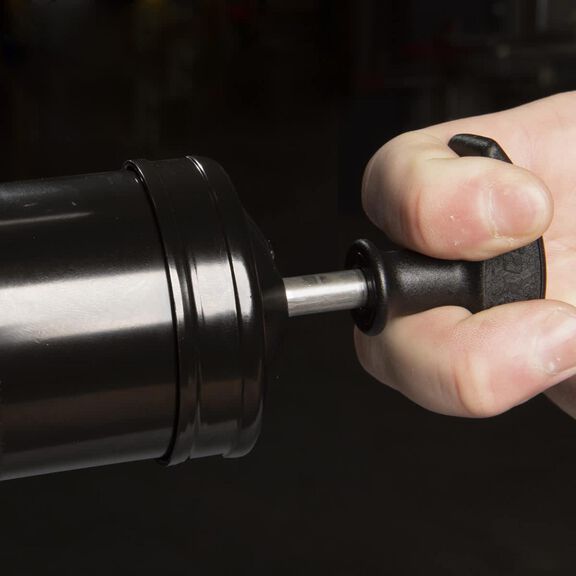 Workforce Pro Heavy-Duty Lever Action Grease Gun image number 4