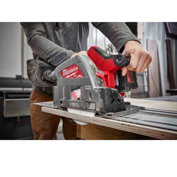 M18 FUEL&trade; 6-1/2&rdquo; Plunge Track Saw image number 2
