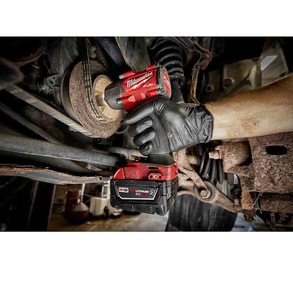 M18 FUEL&trade; 1/2" Mid-Torque Impact Wrench with Friction Ring Kit image number 2