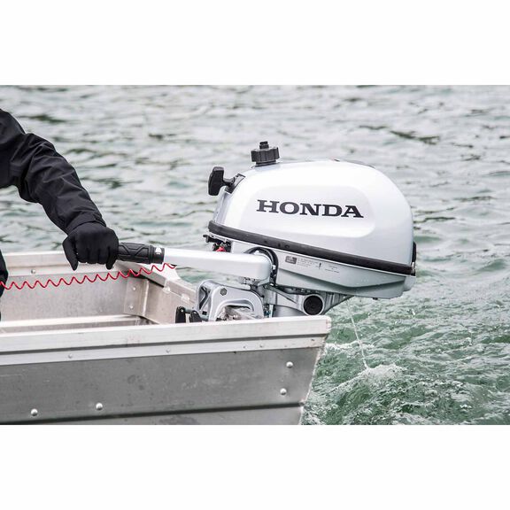 Honda BF5 HP Portable 4-Stroke Outboards image number 4