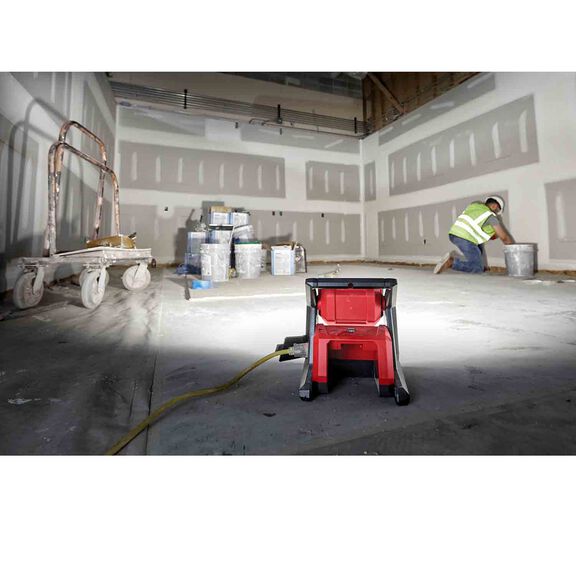 M18&trade; ROVER&trade; Dual Power Flood Light image number 2