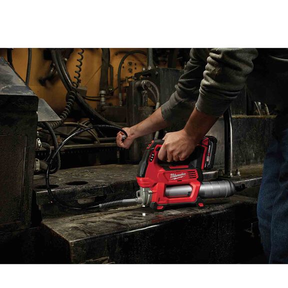 M18&trade; 2-Speed Grease Gun 2CT Kit image number 2