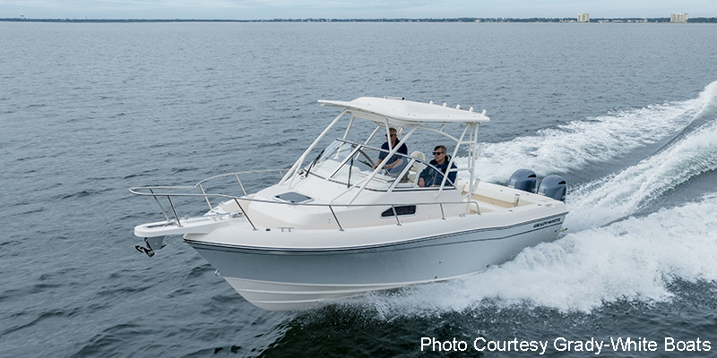 Center console boat