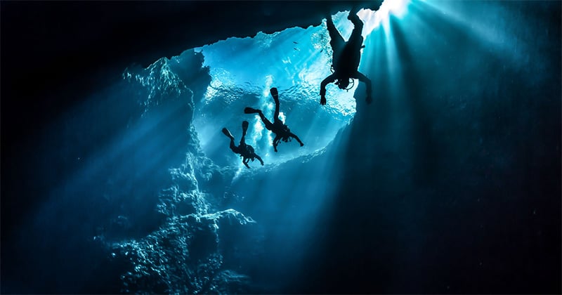 3 people scuba diving