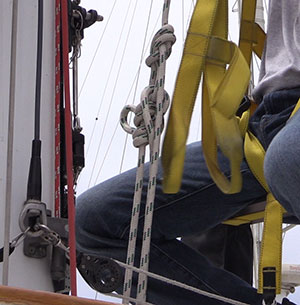 example of how to tie off the bottom of the hoisting line