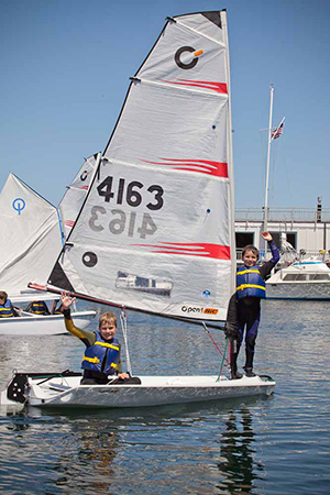 2 kids sailing an Open BIC