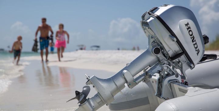25_0310-honda-3-portable-outboards-child-2